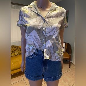 Top Tropical leaves collar blouse t shirt style vacation ready beach vibes